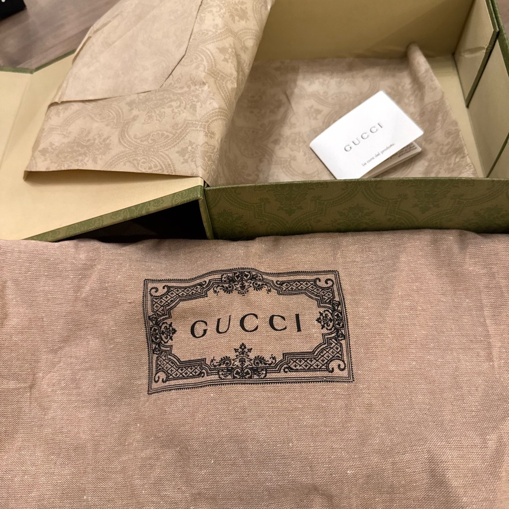 Gucci Black Belt with Gold GG Buckle- fits a size 26/27 waist - Picture 7 of 13